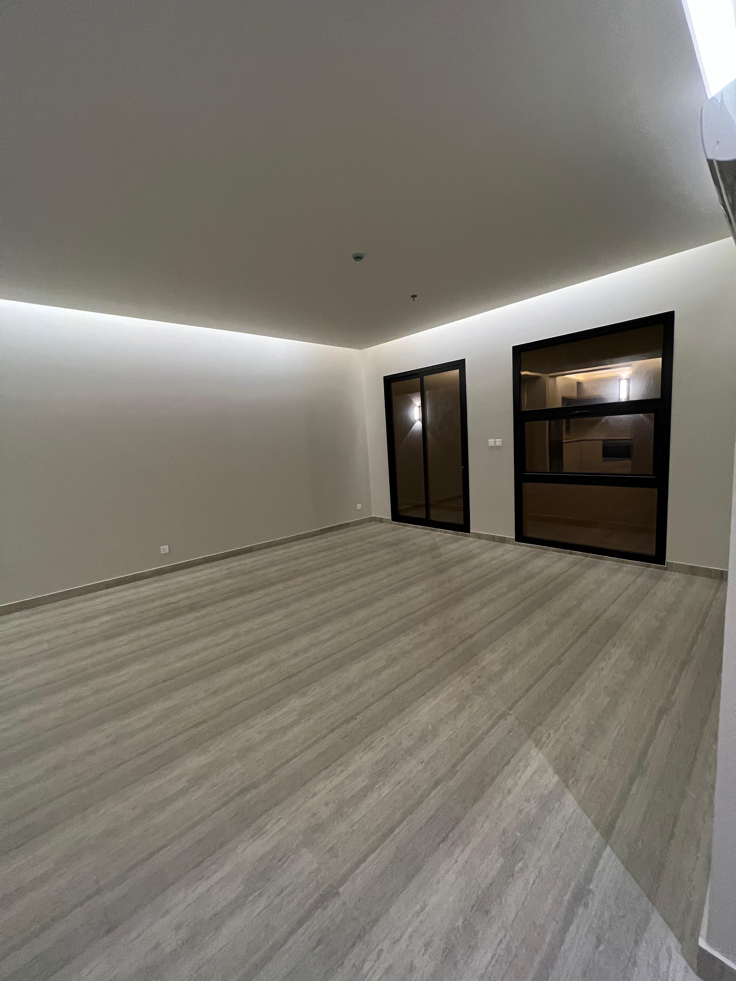 **Luxury Apartment for Rent in King Fahd District - Ground Floor** 🏡